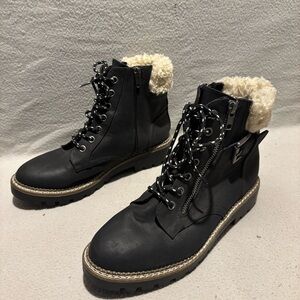 Universal‎ Thread Cushioned Black Hiking Boots Women's size 8.5